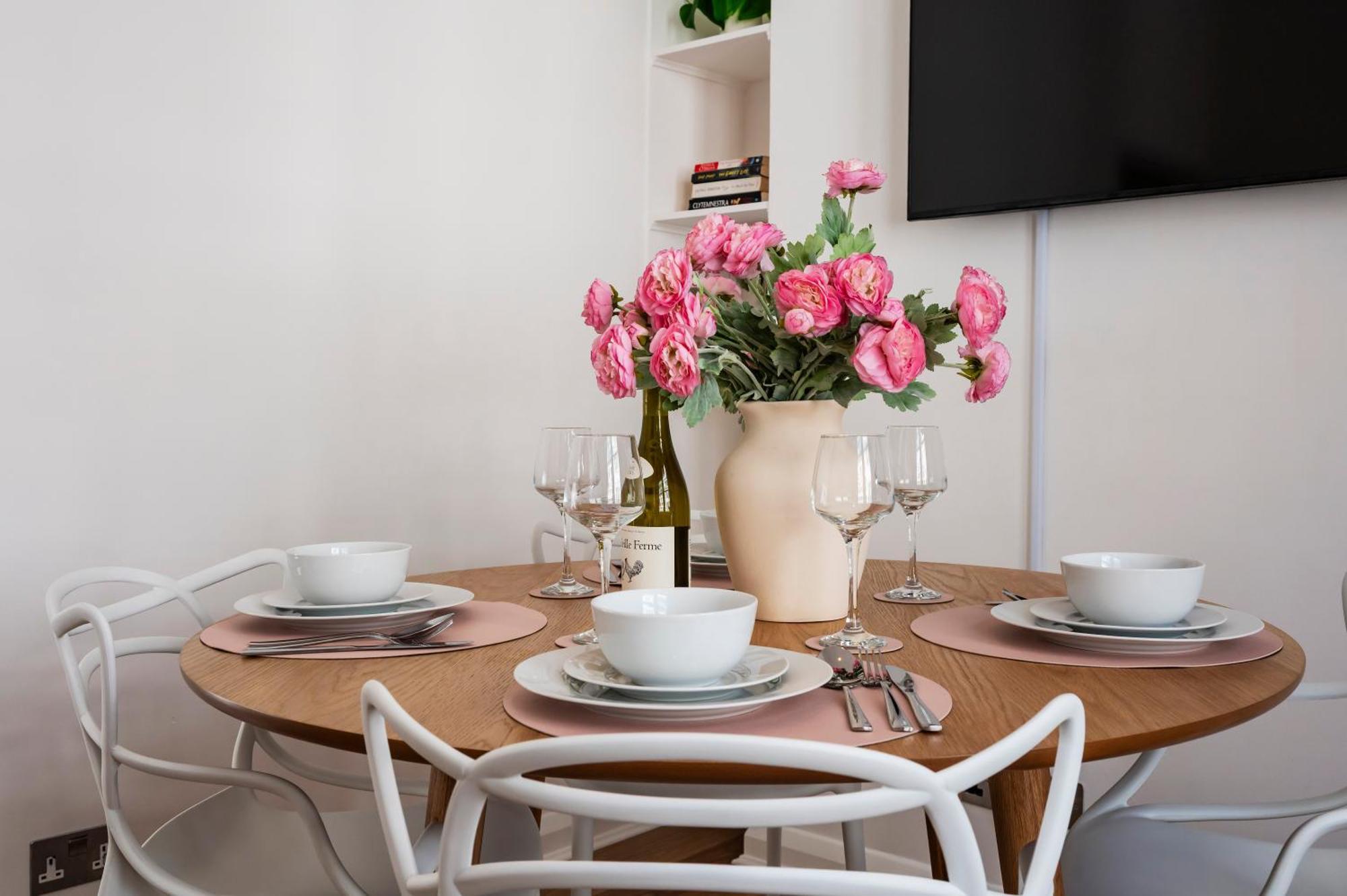 Welcome West End Theatre Apartment *